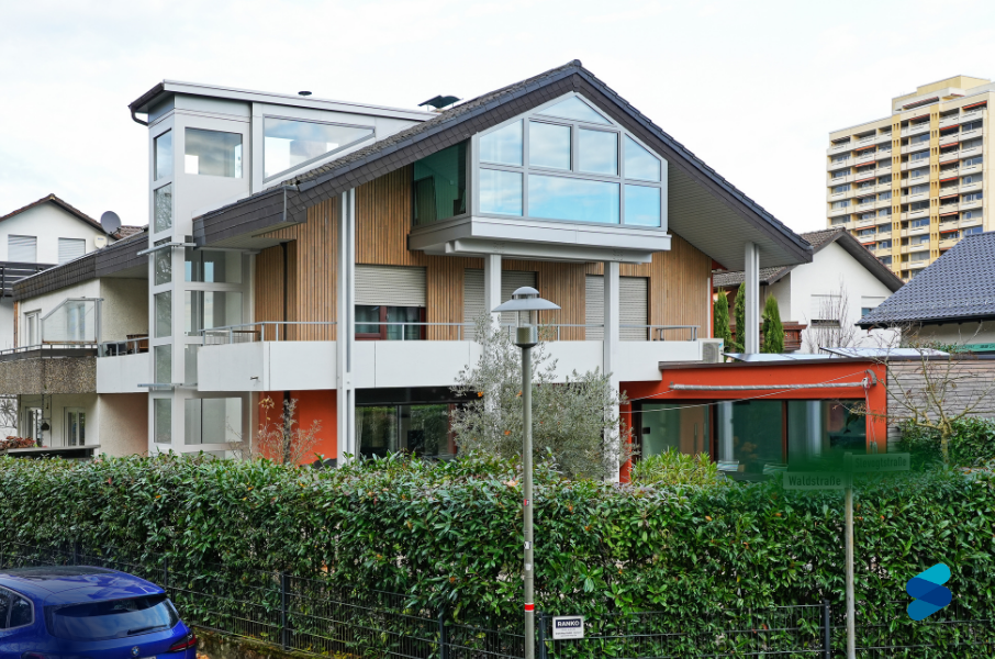pl10 treppenlift von ascendor integriert fuer barrierefreie mobilitaet