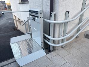 stratosng outdoor wallpillars ral7035 intermediate1 a3baffd42e62b6c2