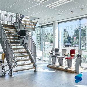 Ausstellung verschiedener Treppenlifte im STUFENLOS Lift-Zentrum in Karlsruhe.