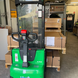 Im STUFENLOS Lift-Zentrum wird jede Anlage geprüft, vorbereitet und sicher verpackt – für eine reibungslose Montage vor Ort.