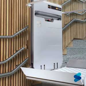 plk 8 RollstuhlPlattformlift im öffentlichem gebäude