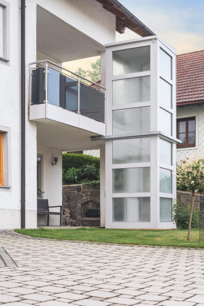 ascendor homelift stahlschacht stufenlos aussen