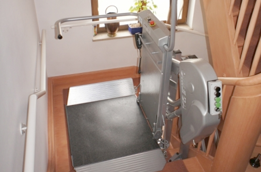 plattformlifte machen ihr zuhause wieder komfortabel