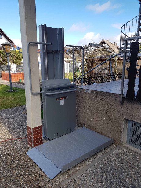 plv9 senkrechtlift aussen