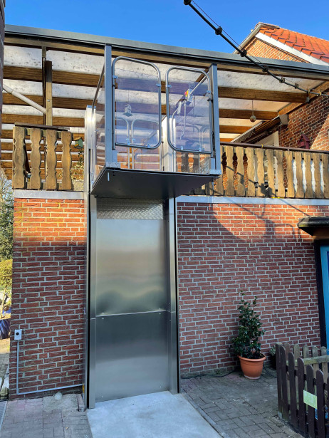 rollstuhlhebebuehne aussen 1