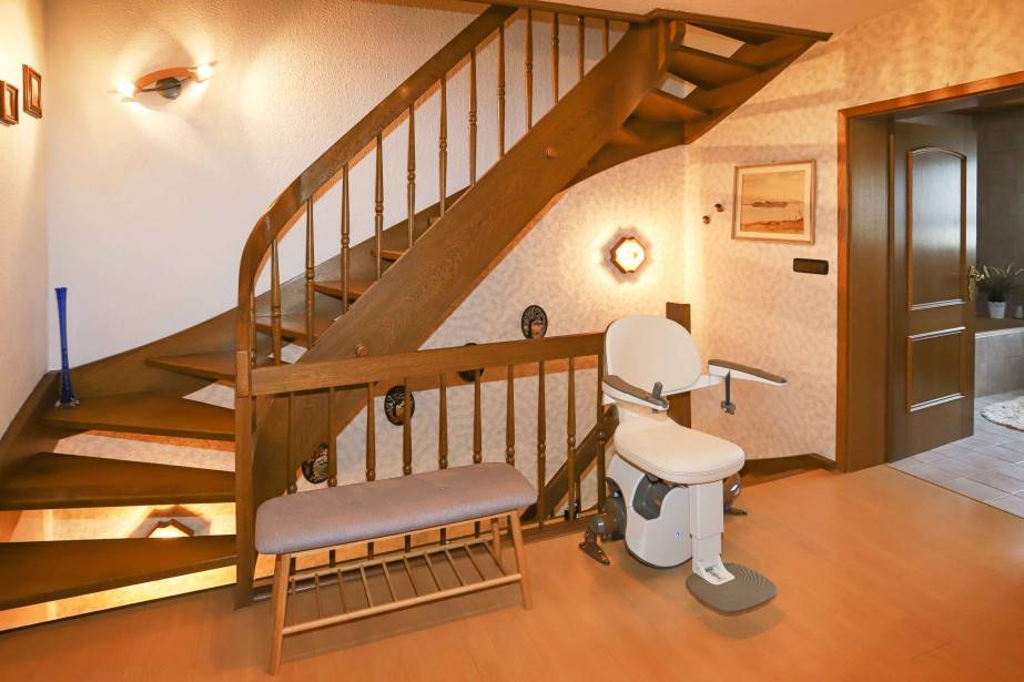treppenlifter neu holztreppe