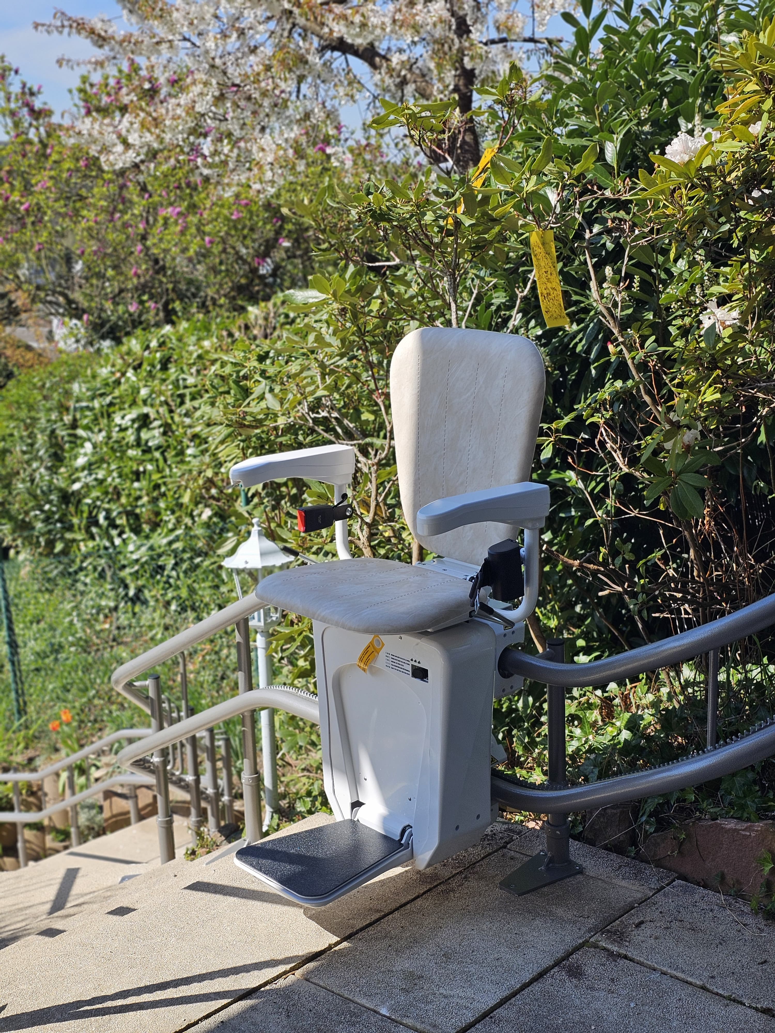 treppenlift alpha outdoor endposition  stufenlos