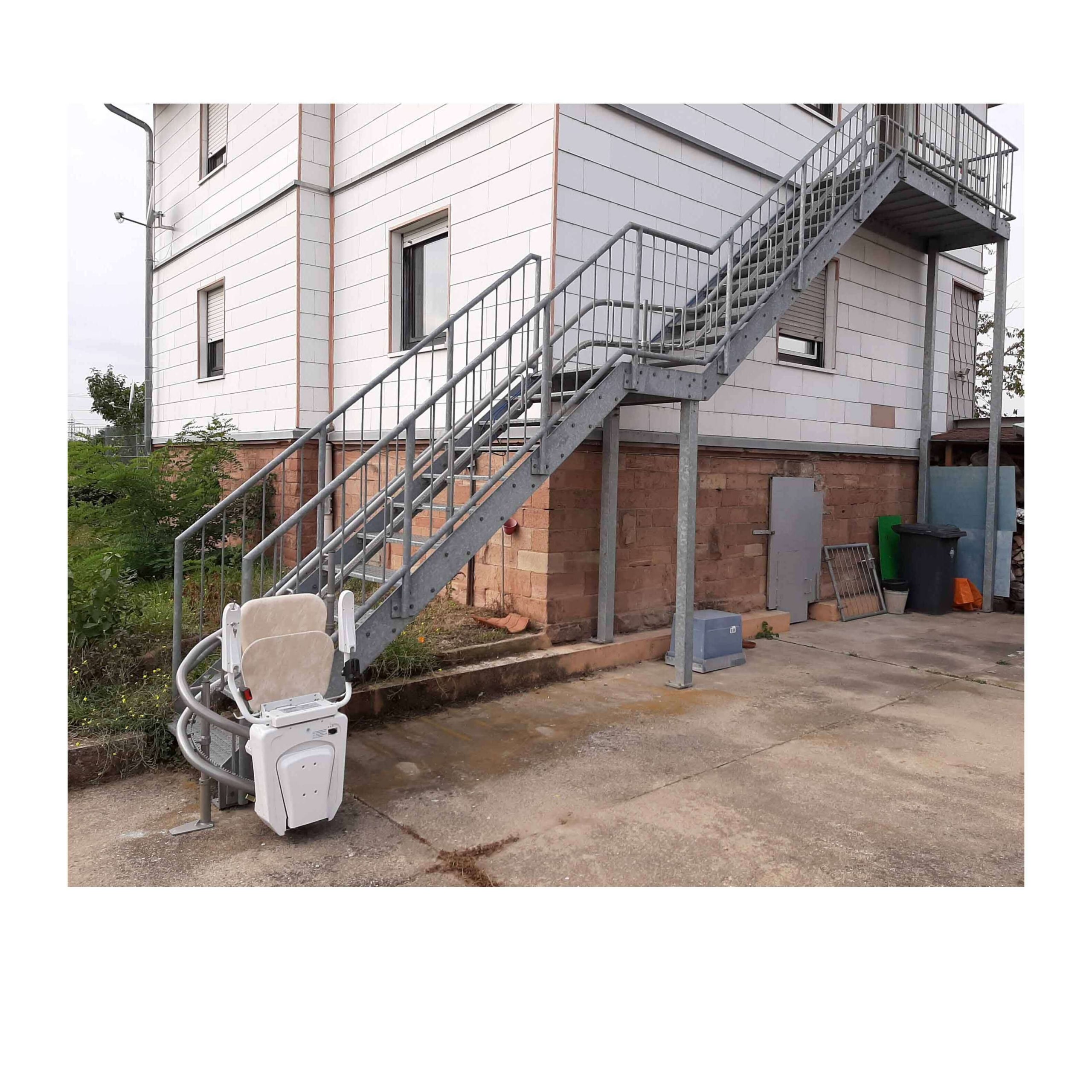 treppenlift aussen kurvige treppe 1