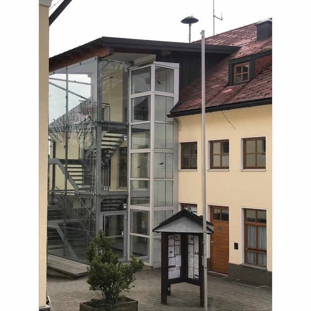 ascendor kleinaufzug aussen stahlschacht 1