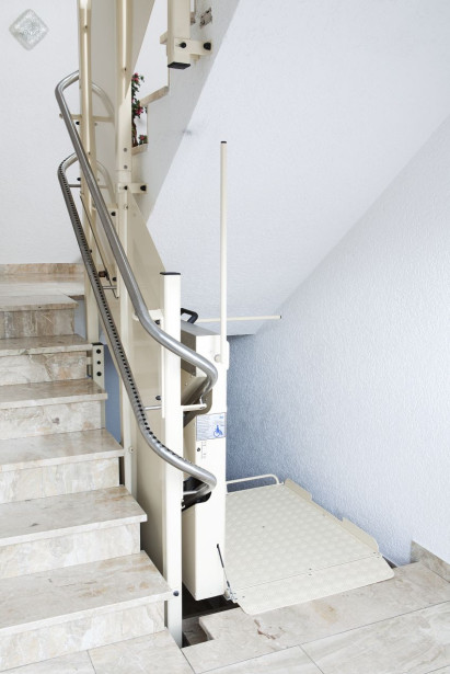 bild0 ganser gtl15 plattformlift innen