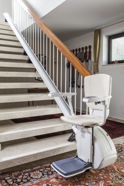 bild0 homeglide comfort gerader treppenlift