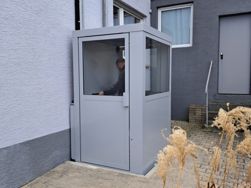 ganser ghb20 homelift aussen hausfassade  balkon unten