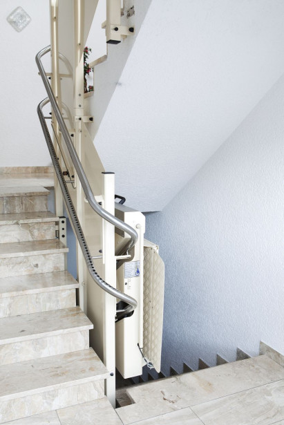 ganser plattformlift kurvige treppe innen
