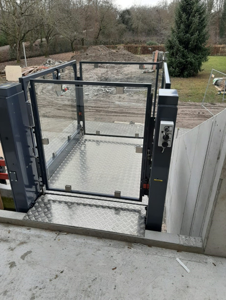 strategos mpr bild2 hebebuehne rollstuhl