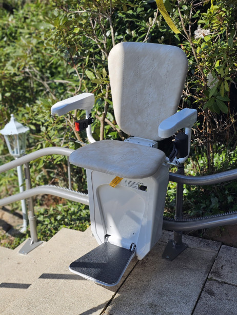 treppenlift alpa outdoor detail   stufenlos