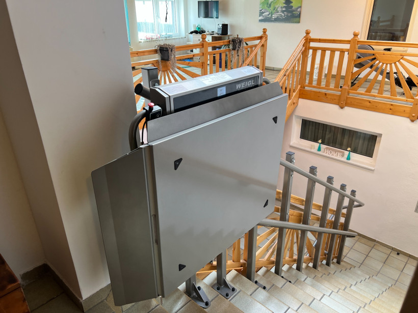 stratos ng indoor pillars ral9007 180  start folding seat at 16