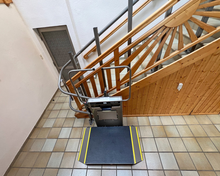 stratos ng indoor pillars ral9007 180  start folding seat at 40